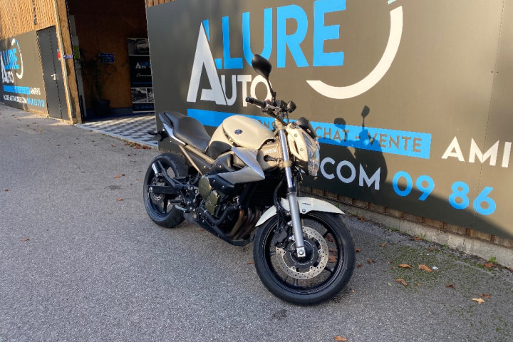 YAMAHA XJ6
