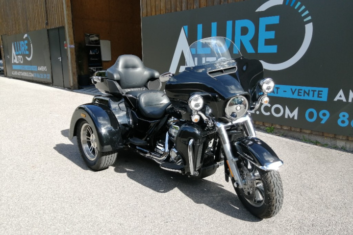 HARLEY DAVIDSON TRI GLIDE